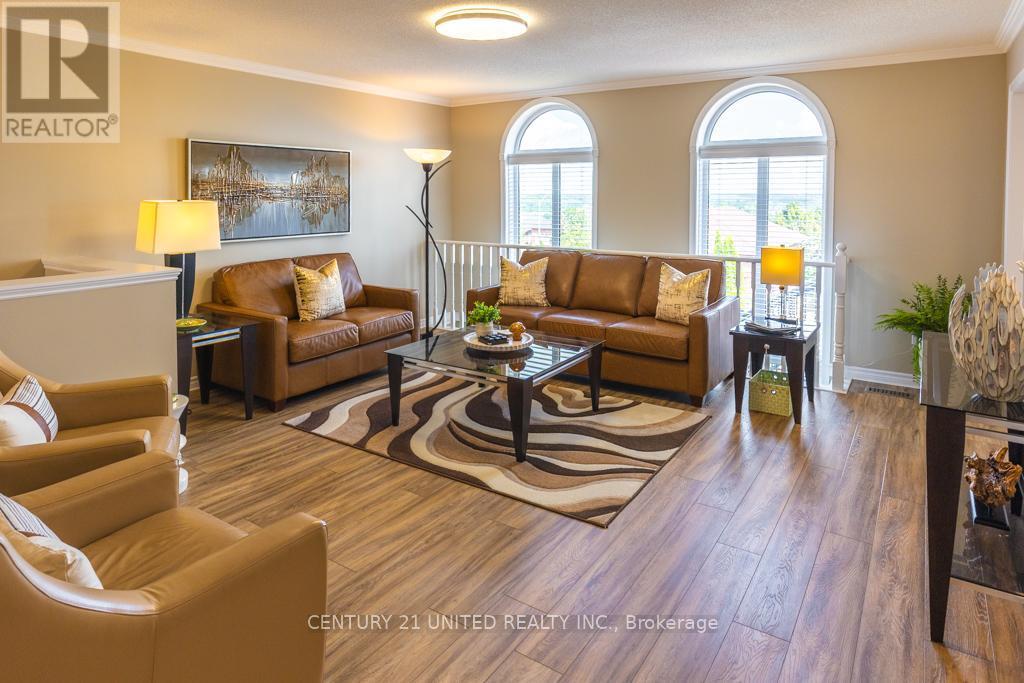 1019 Baker Street, Peterborough (Northcrest Ward 5), ON - Indoor Photo Showing Living Room