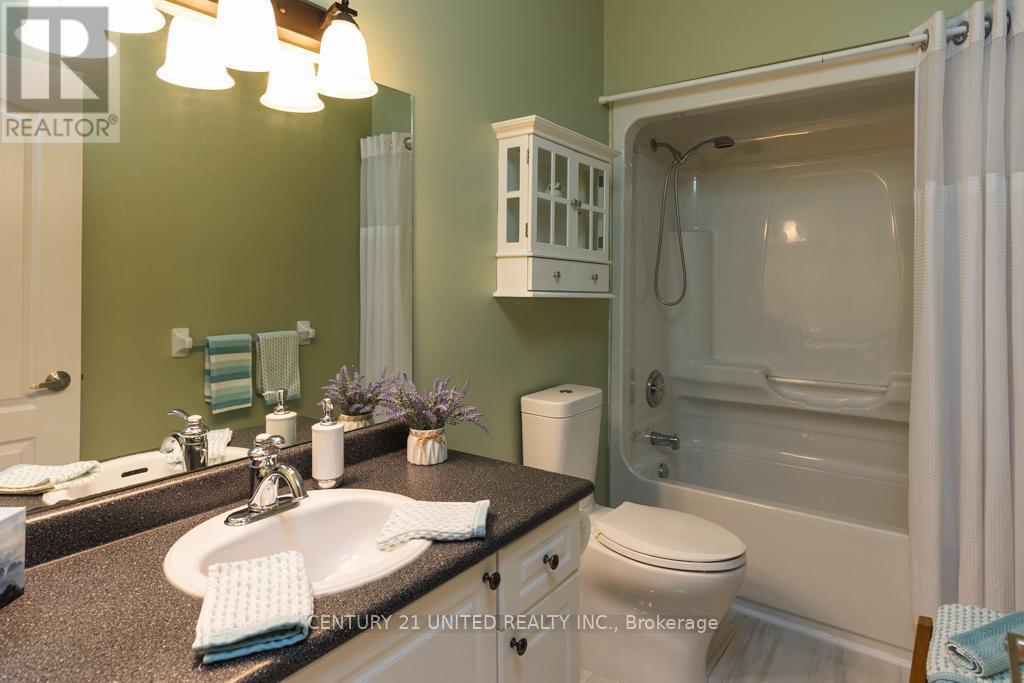 1019 Baker Street, Peterborough (Northcrest Ward 5), ON - Indoor Photo Showing Bathroom