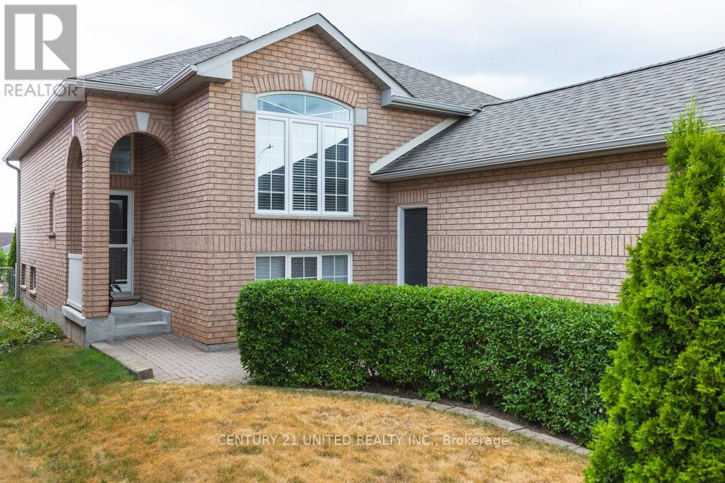 1019 Baker Street, Peterborough (Northcrest Ward 5), ON - Outdoor With Exterior