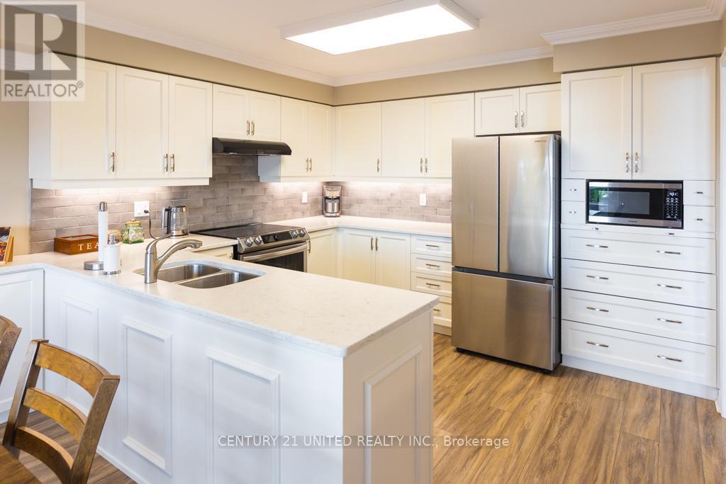 1019 Baker Street, Peterborough (Northcrest Ward 5), ON - Indoor Photo Showing Kitchen With Double Sink With Upgraded Kitchen
