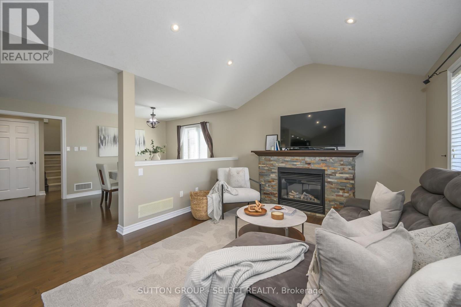 1849 Devos Drive, London North (North C), ON - Indoor Photo Showing Living Room With Fireplace