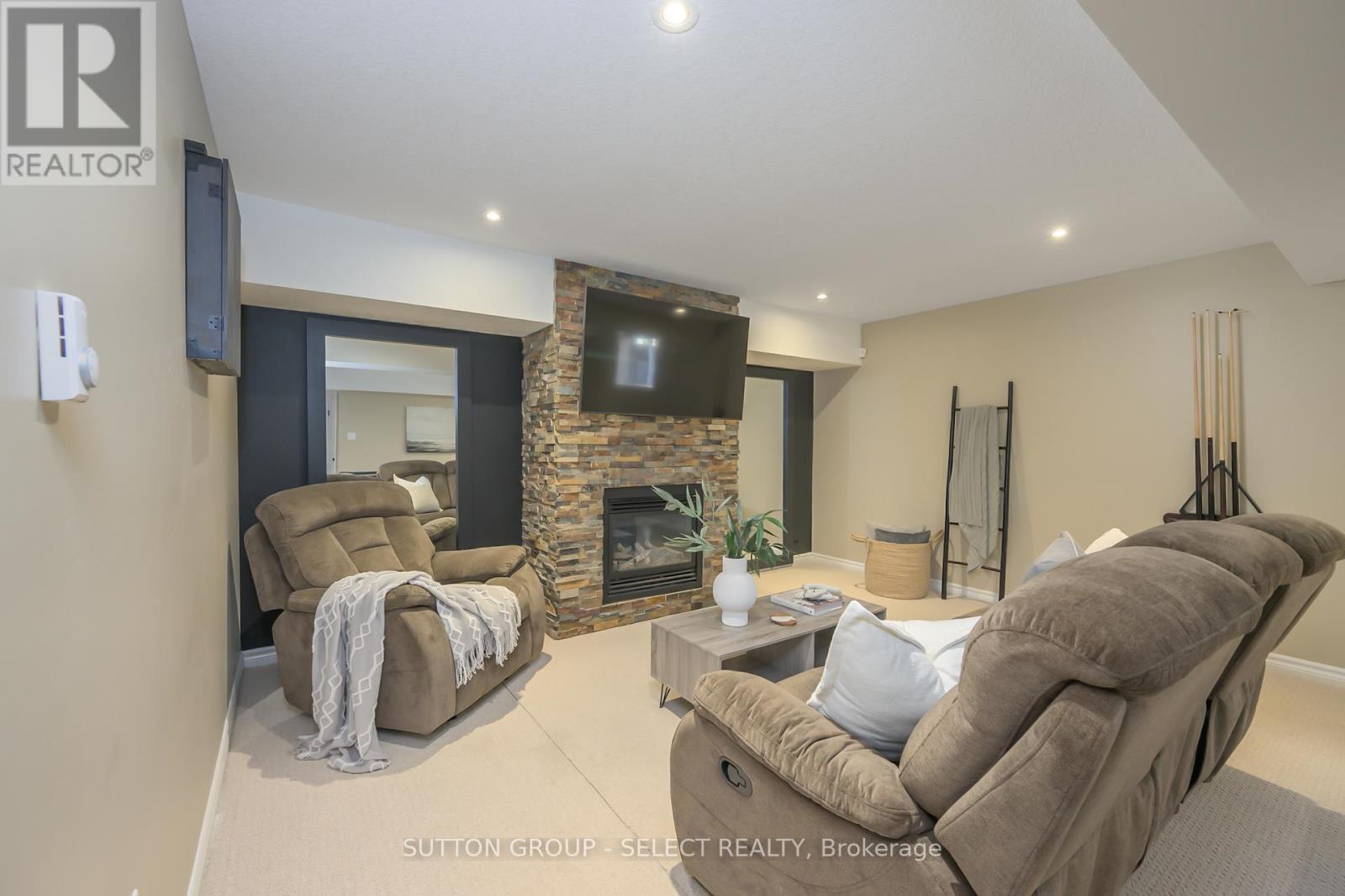 1849 Devos Drive, London North (North C), ON - Indoor Photo Showing Other Room With Fireplace