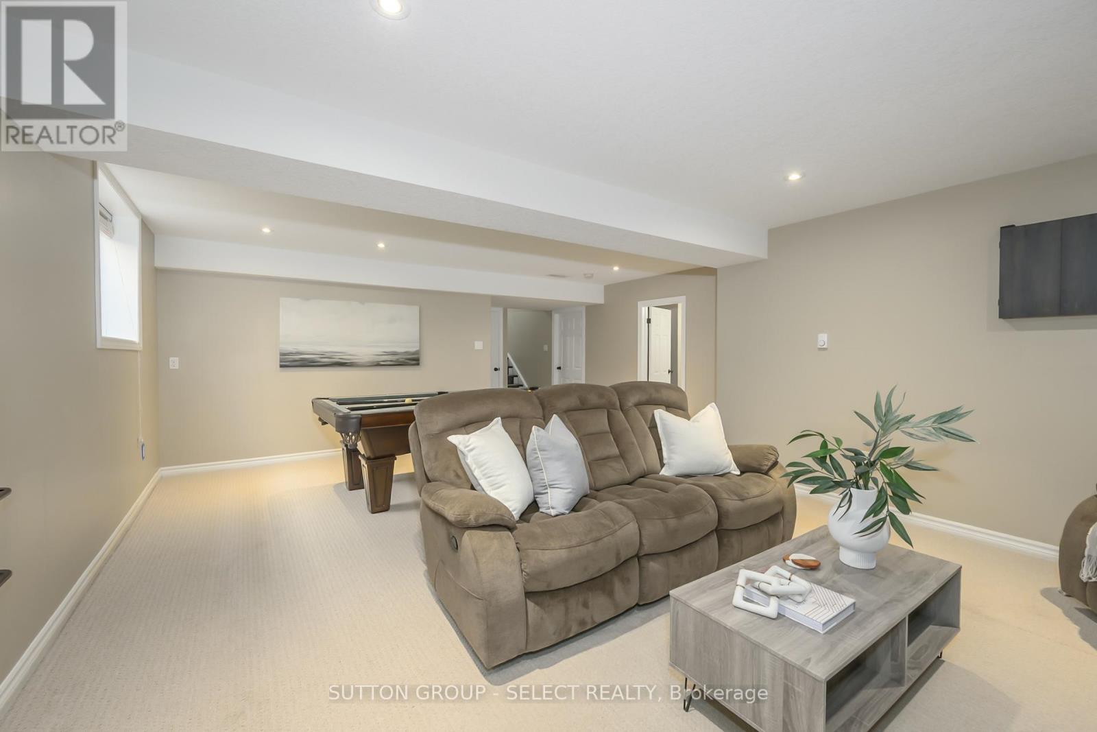 1849 Devos Drive, London North (North C), ON - Indoor Photo Showing Living Room