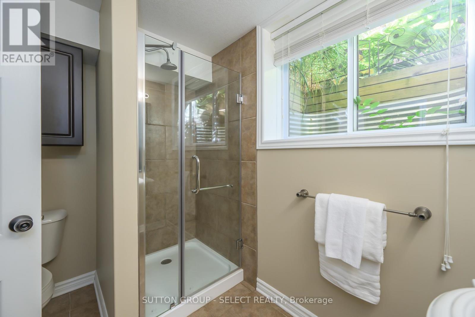 1849 Devos Drive, London North (North C), ON - Indoor Photo Showing Bathroom