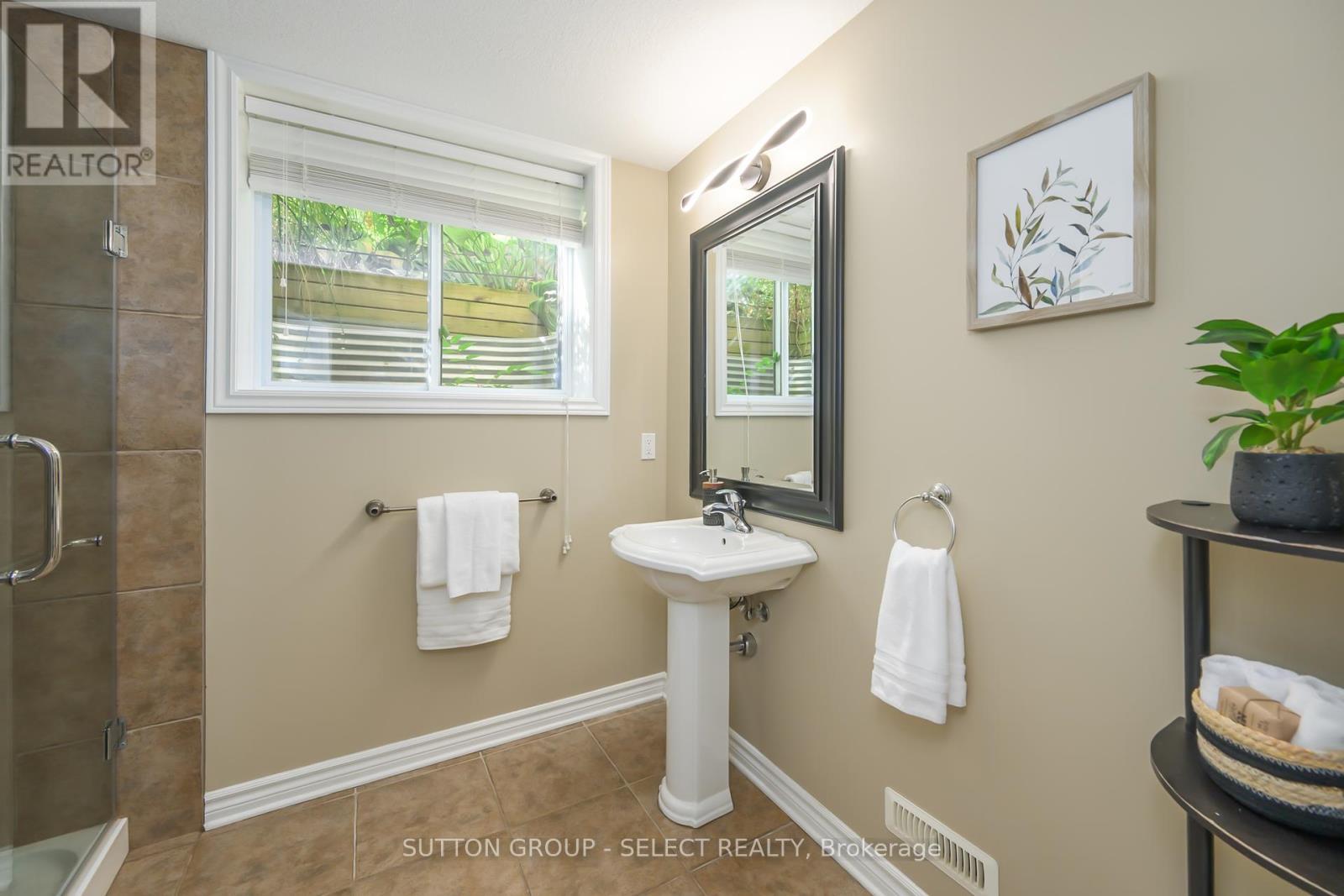 1849 Devos Drive, London North (North C), ON - Indoor Photo Showing Bathroom