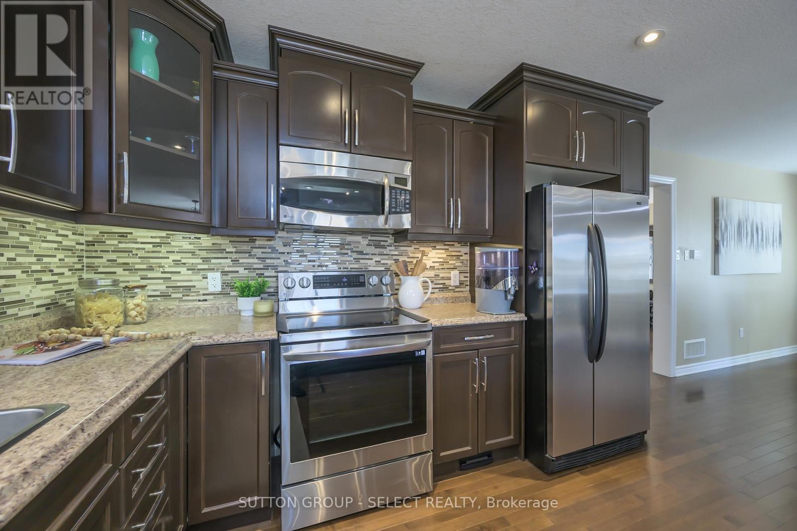 1849 Devos Drive, London North (North C), ON - Indoor Photo Showing Kitchen