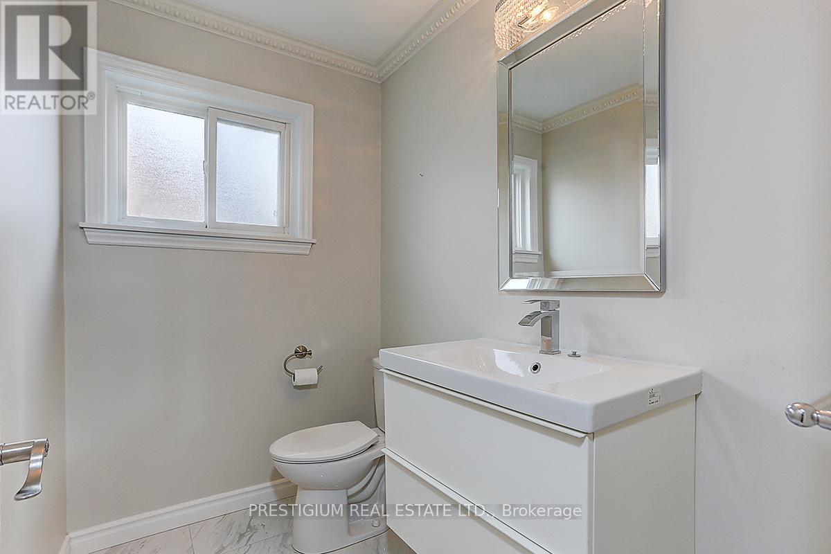 61 Addington Square, Markham, ON - Indoor Photo Showing Bathroom