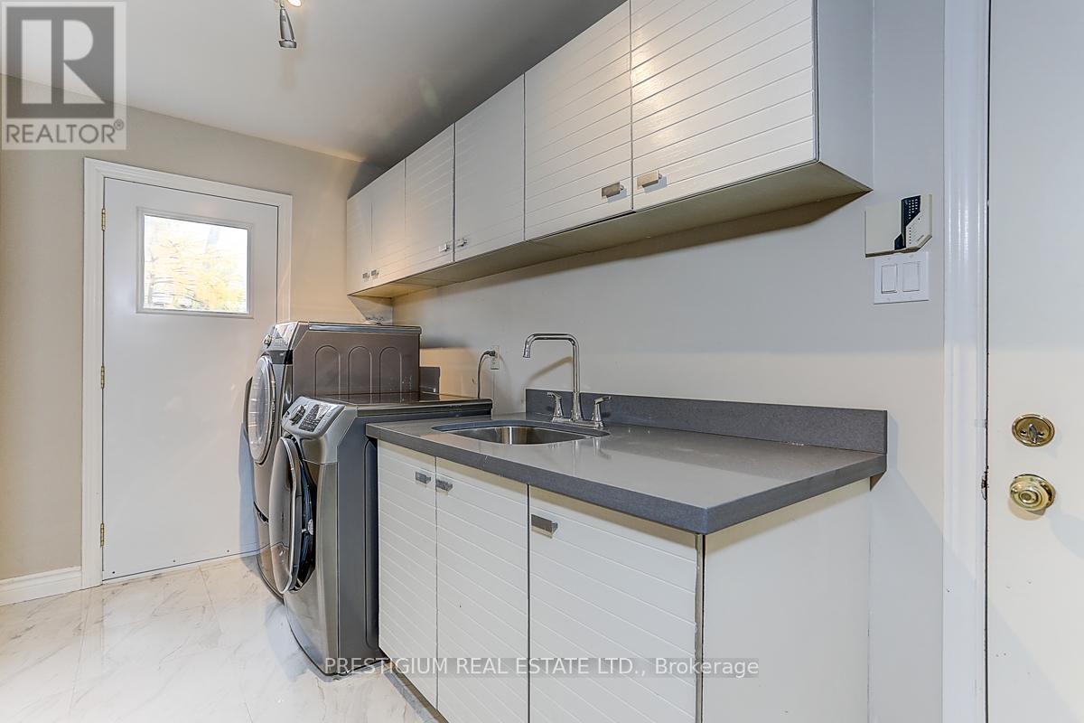 61 Addington Square, Markham, ON - Indoor Photo Showing Laundry Room