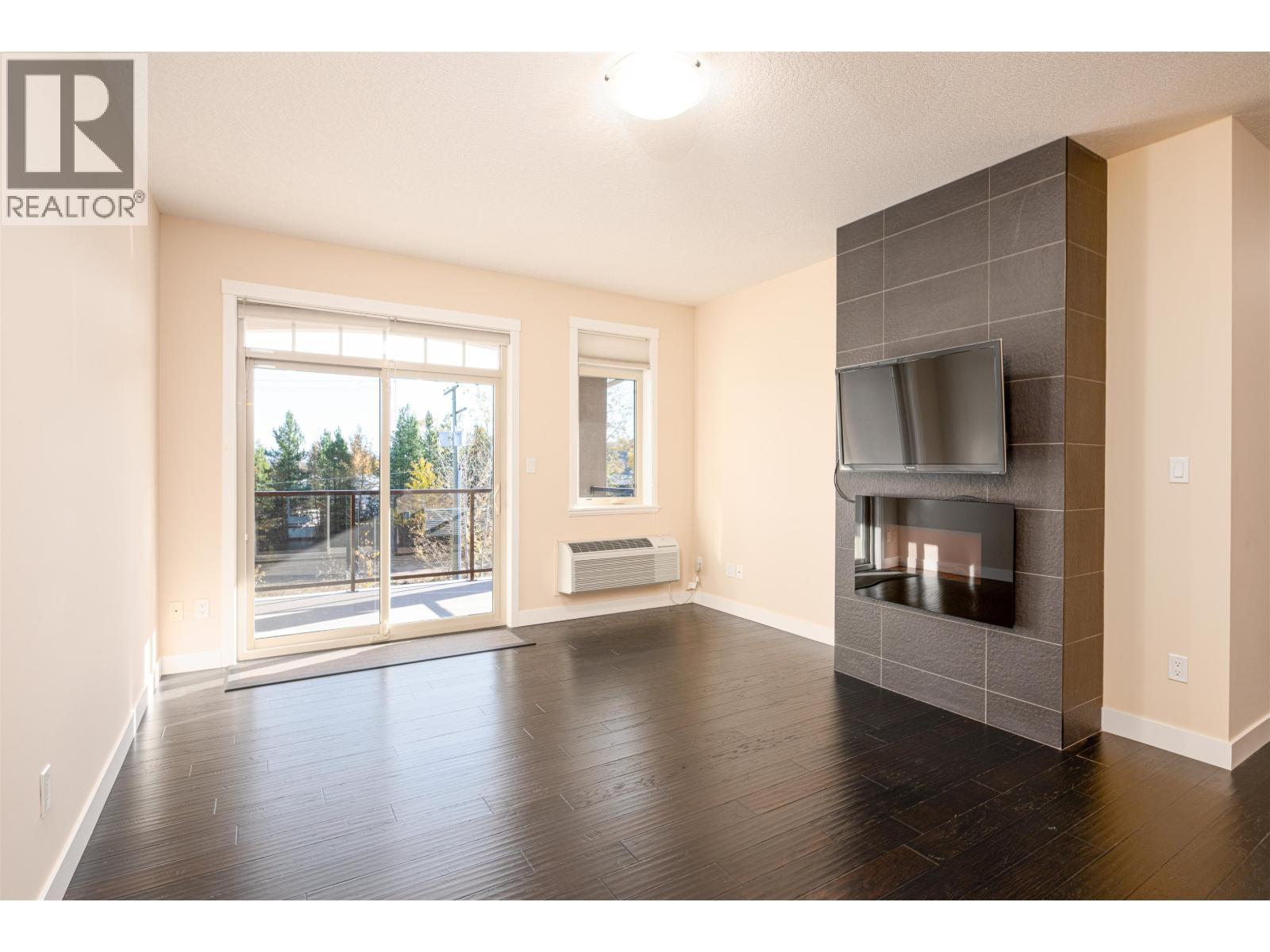304 4251 Guest Crescent, Prince George, BC - Indoor Photo Showing Living Room