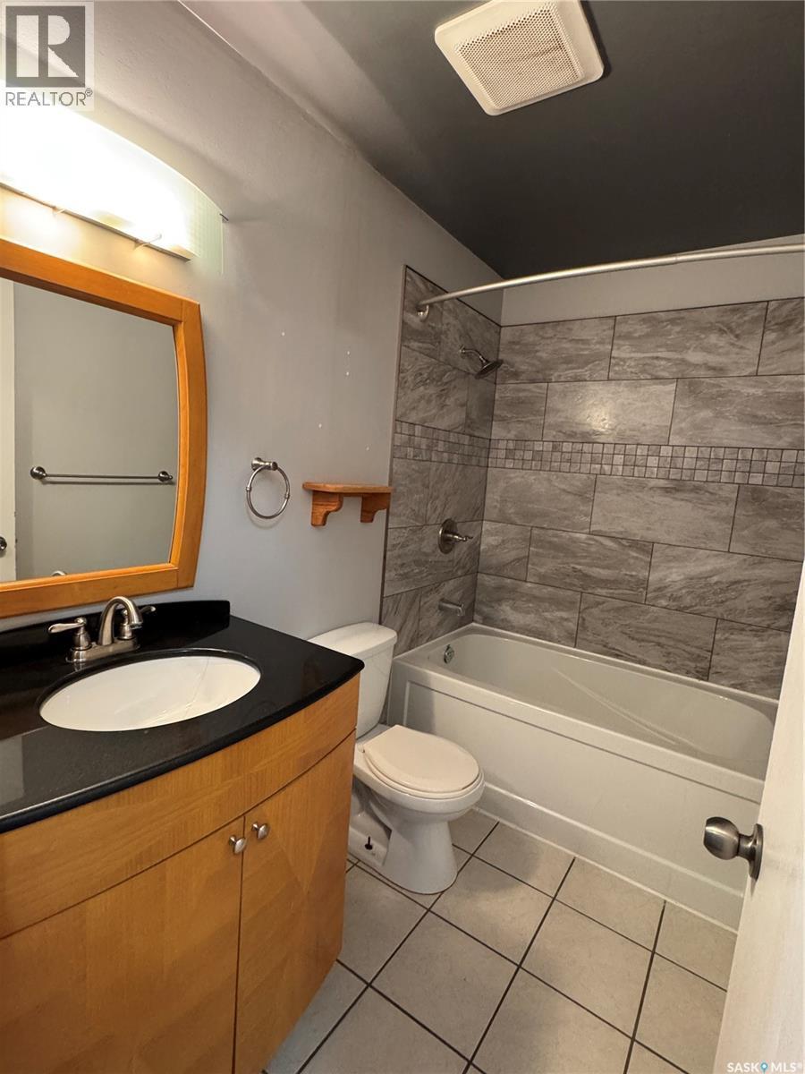 138 Thomson Avenue, Regina, SK - Indoor Photo Showing Bathroom