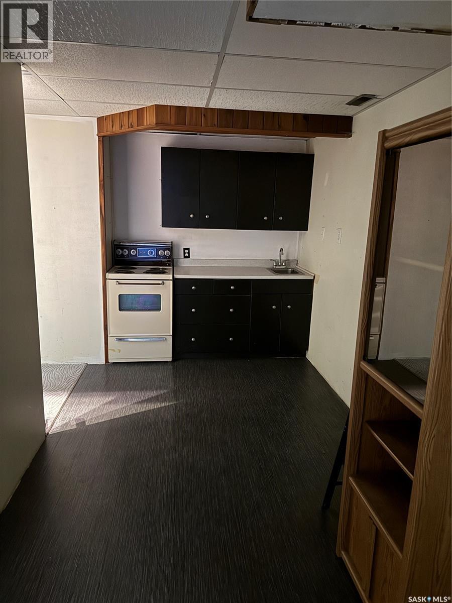 138 Thomson Avenue, Regina, SK - Indoor