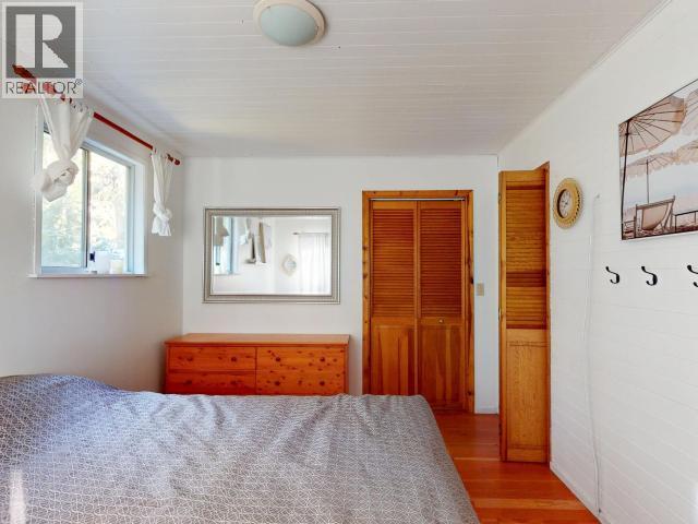 2742 Vancouver Blvd, Savary Island, BC - Indoor Photo Showing Bedroom