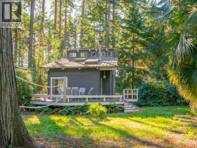 2742 Vancouver Blvd, Savary Island, BC - Outdoor With Deck Patio Veranda