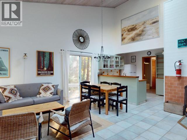 2742 Vancouver Blvd, Savary Island, BC - Indoor