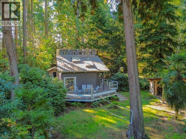 2742 Vancouver Blvd, Savary Island, BC - Outdoor With Deck Patio Veranda