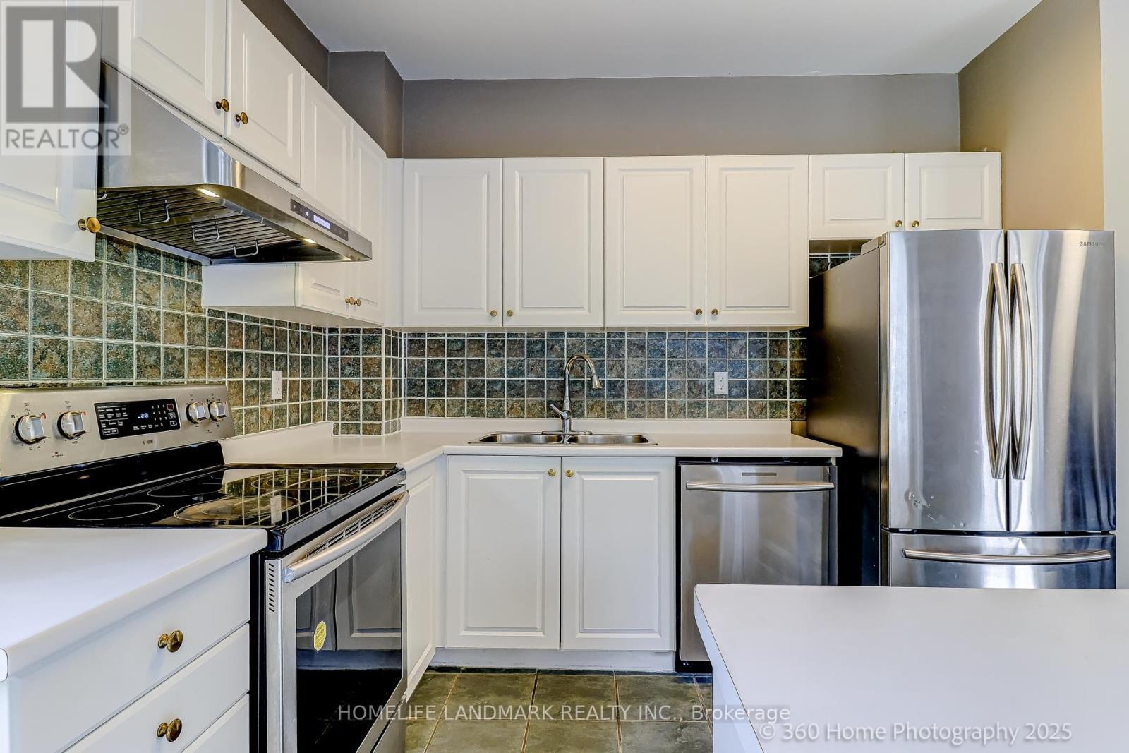 189 Leitchcroft Crescent, Markham, ON - Indoor Photo Showing Kitchen With Double Sink
