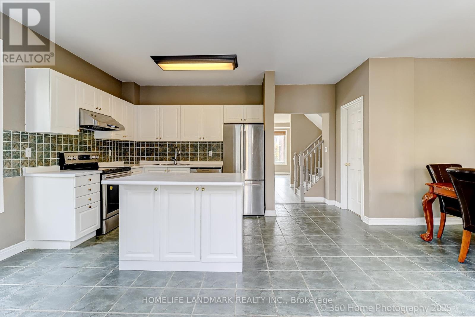 189 Leitchcroft Crescent, Markham, ON - Indoor Photo Showing Kitchen