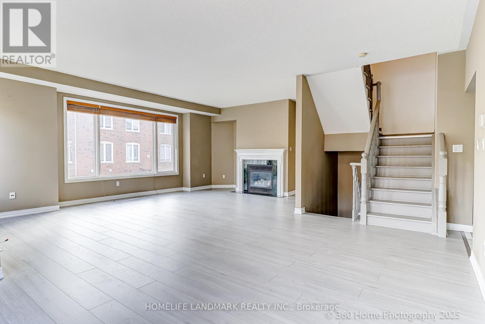 189 Leitchcroft Crescent, Markham, ON - Indoor With Fireplace