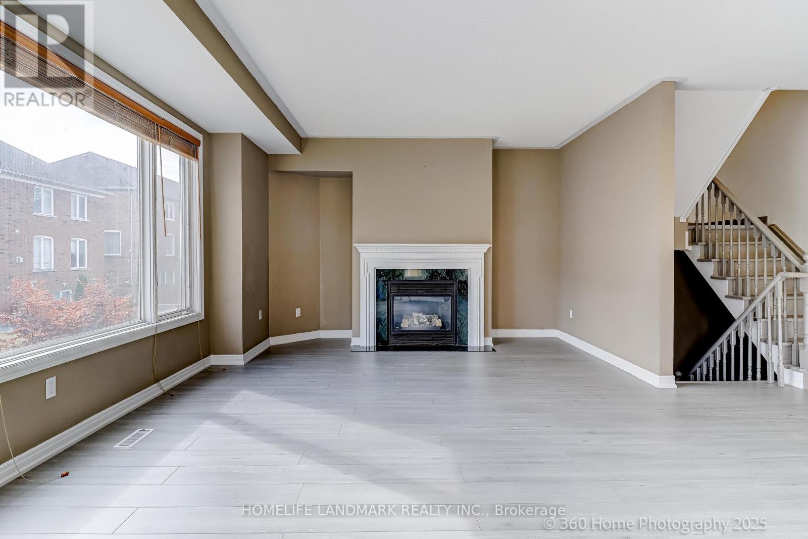 189 Leitchcroft Crescent, Markham, ON - Indoor With Fireplace