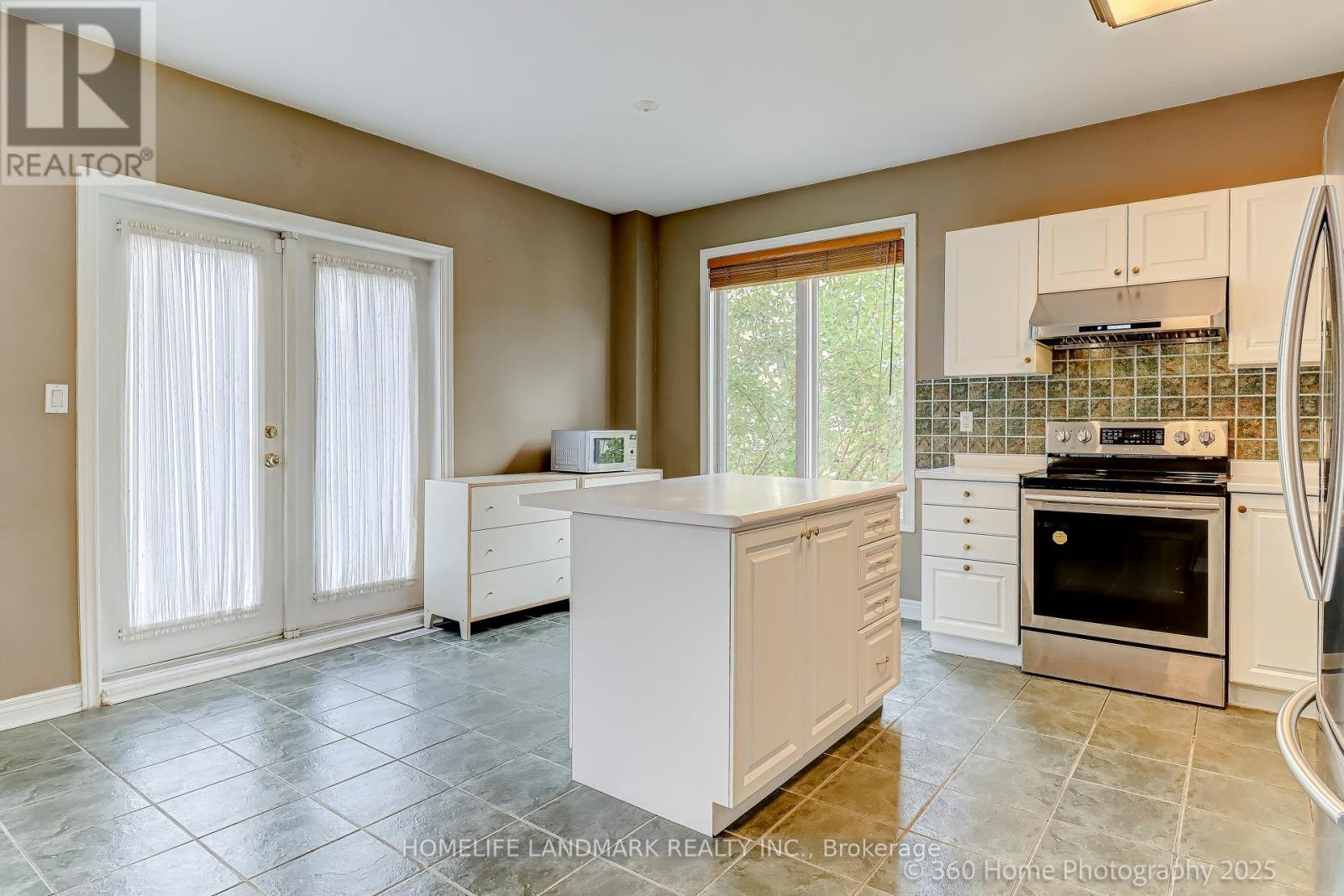 189 Leitchcroft Crescent, Markham, ON - Indoor Photo Showing Kitchen