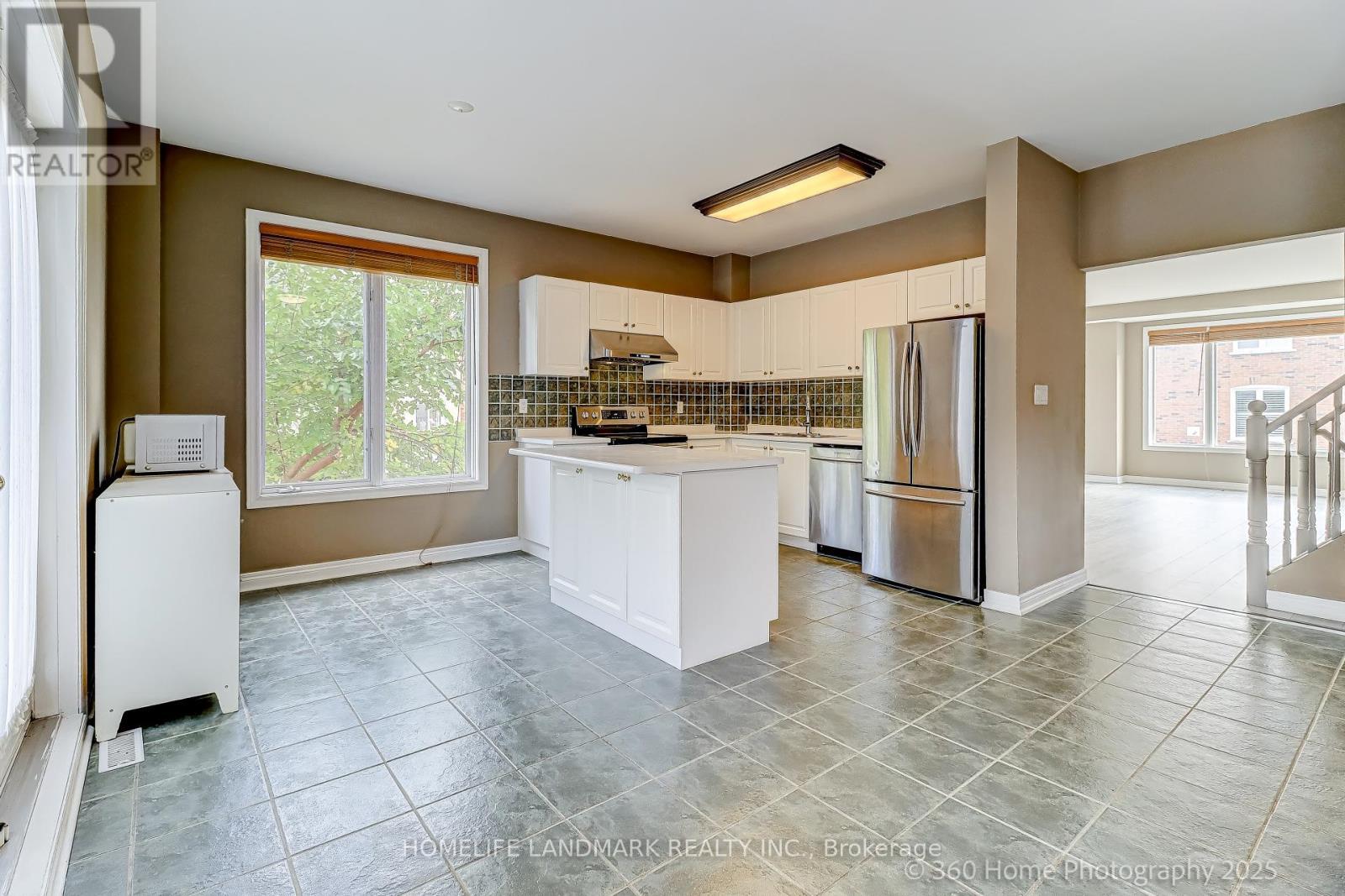 189 Leitchcroft Crescent, Markham, ON - Indoor Photo Showing Kitchen
