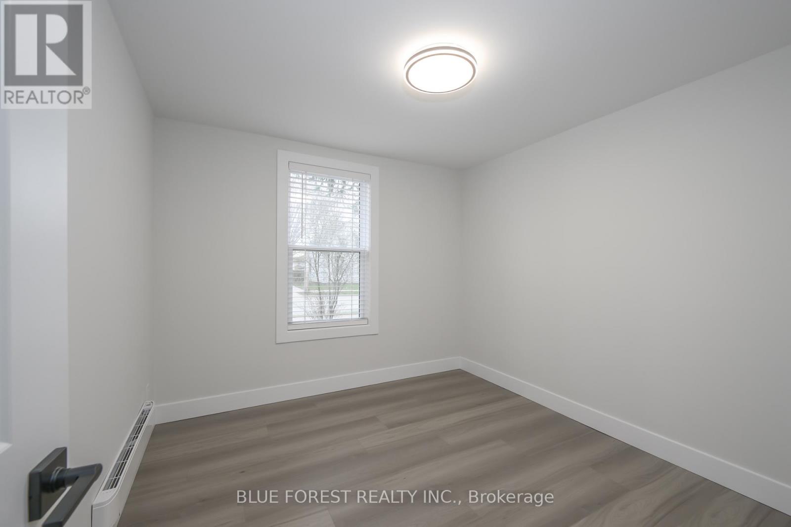 186 Victoria Street, Southwest Middlesex (Glencoe), ON - Indoor Photo Showing Other Room