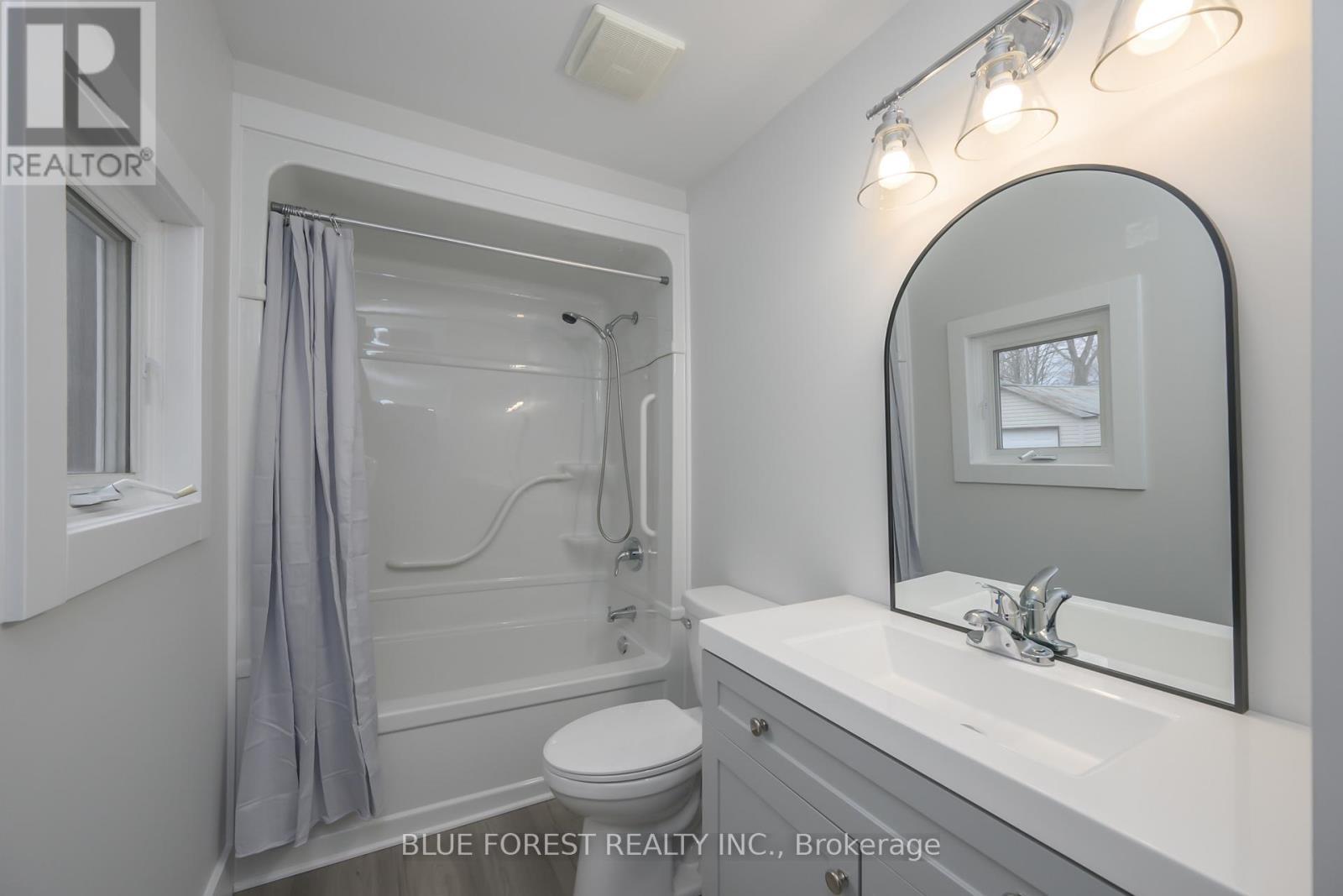 186 Victoria Street, Southwest Middlesex (Glencoe), ON - Indoor Photo Showing Bathroom