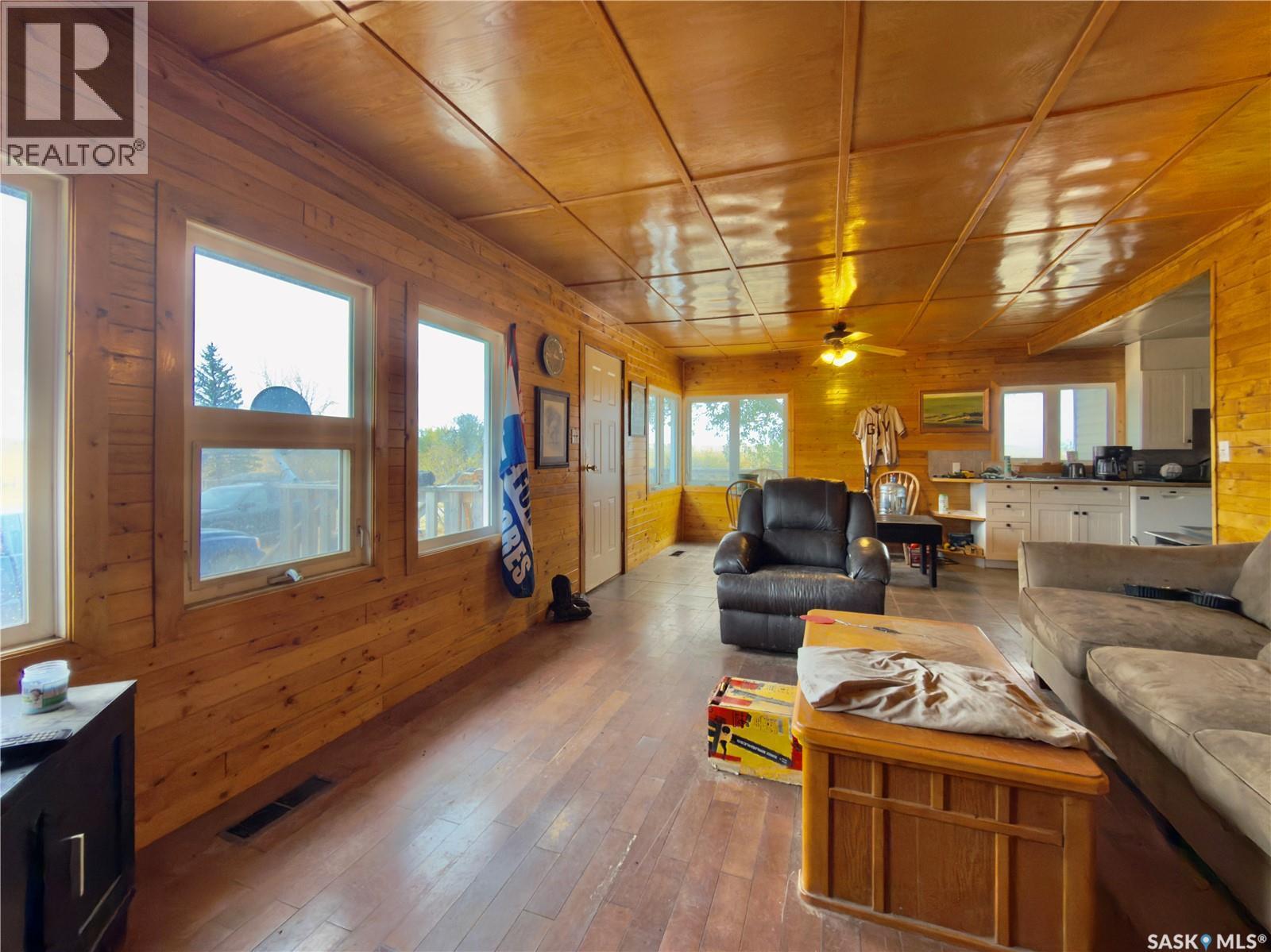 Gull Lake Acreage - Sutherland, Gull Lake Rm No. 139, SK - Indoor Photo Showing Living Room