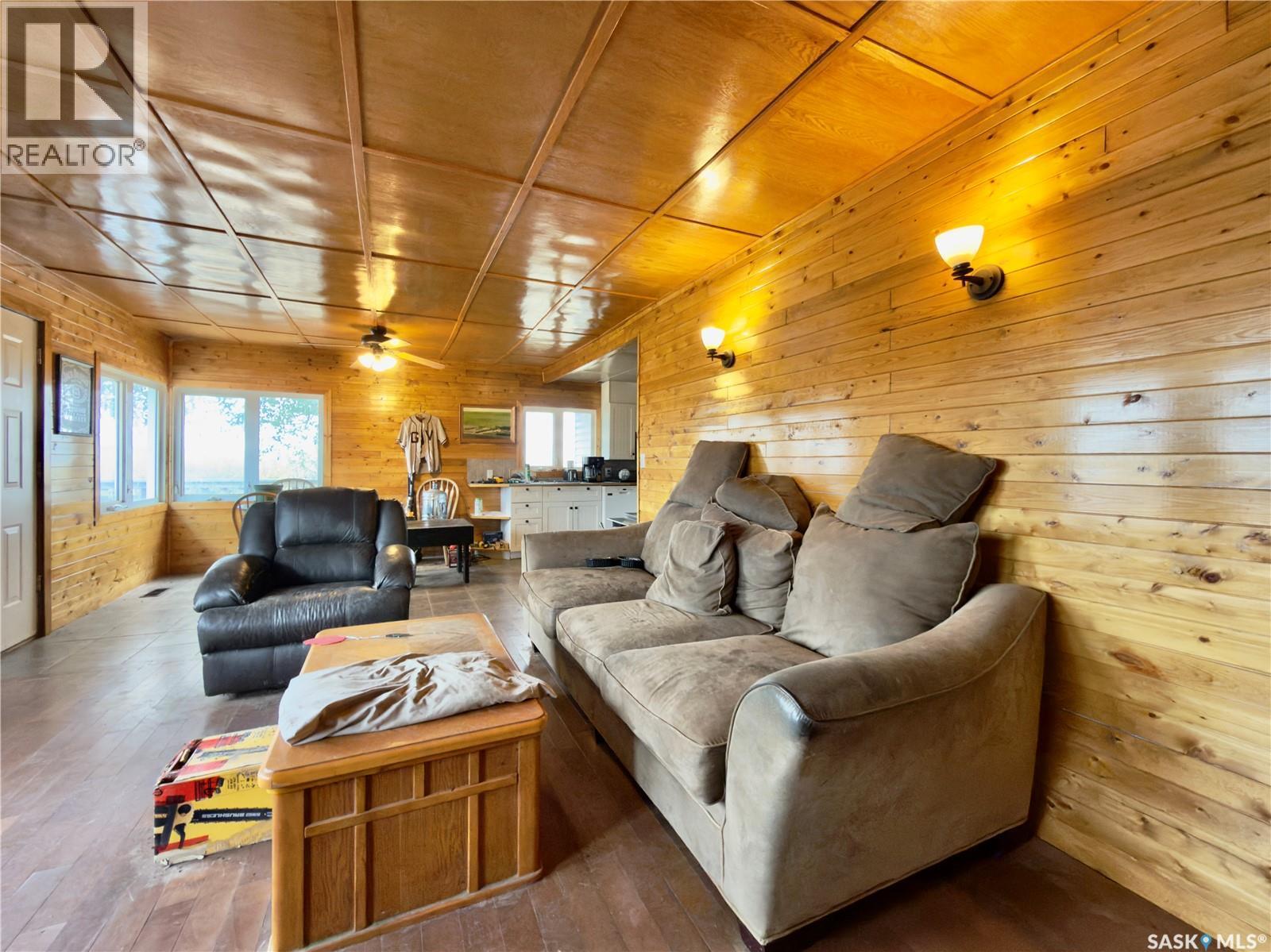 Gull Lake Acreage - Sutherland, Gull Lake Rm No. 139, SK - Indoor Photo Showing Living Room