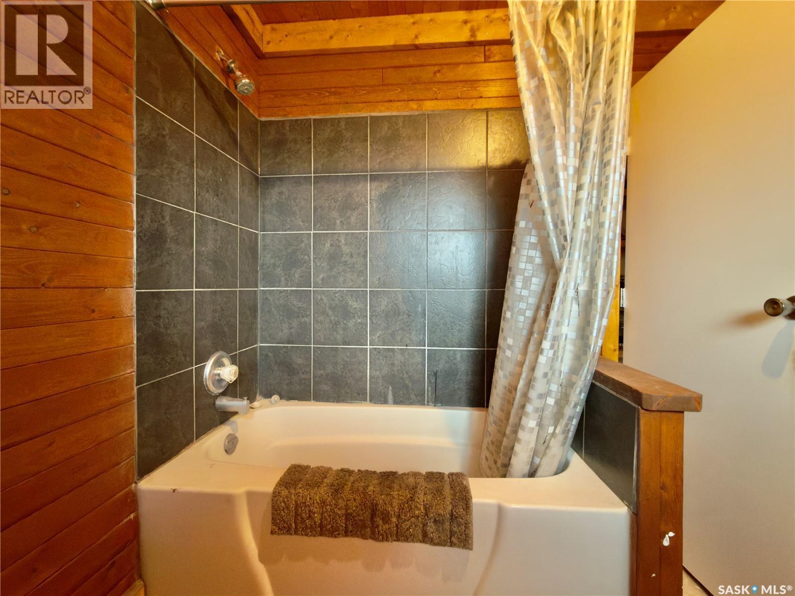 Gull Lake Acreage - Sutherland, Gull Lake Rm No. 139, SK - Indoor Photo Showing Bathroom