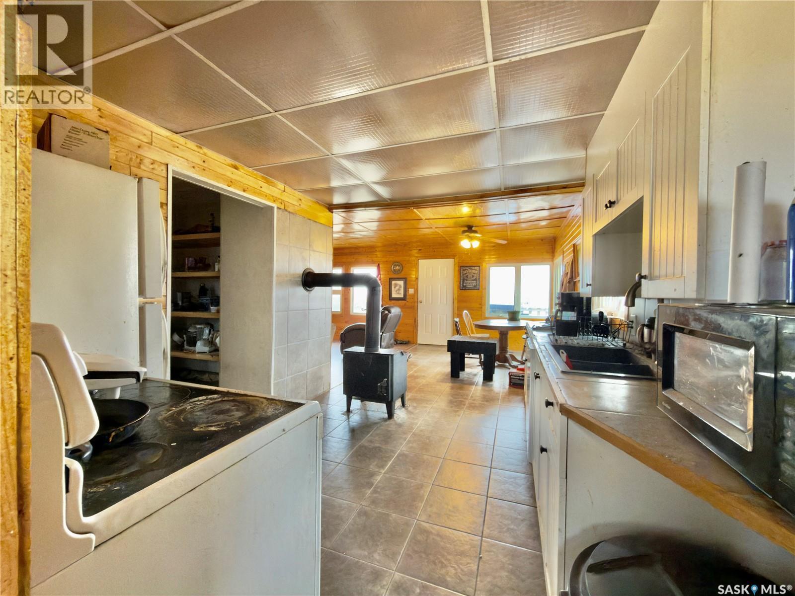 Gull Lake Acreage - Sutherland, Gull Lake Rm No. 139, SK - Indoor Photo Showing Kitchen