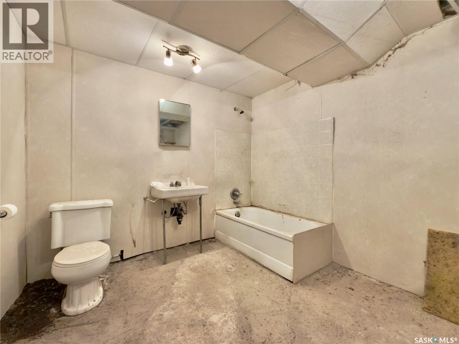 Gull Lake Acreage - Sutherland, Gull Lake Rm No. 139, SK - Indoor Photo Showing Bathroom