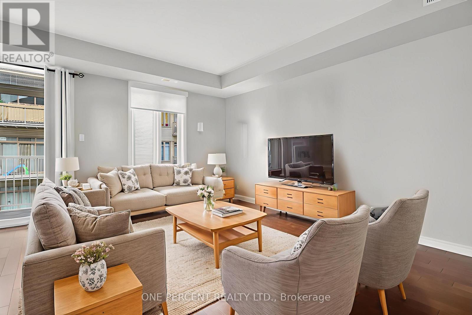 F - 66 Tipperary Private, Ottawa, ON - Indoor Photo Showing Living Room