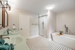 Master Ensuite -