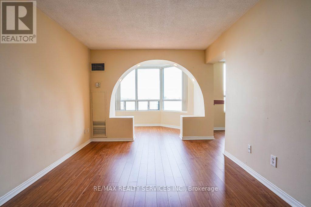 916 - 135 Hillcrest Avenue, Mississauga, ON - Indoor Photo Showing Other Room