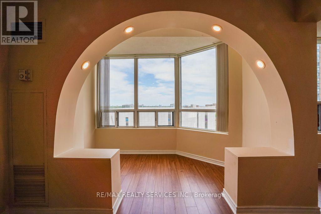 916 - 135 Hillcrest Avenue, Mississauga, ON - Indoor Photo Showing Other Room