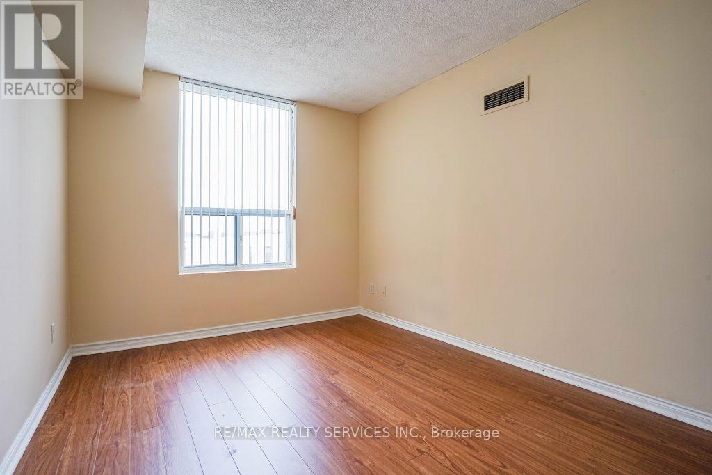 916 - 135 Hillcrest Avenue, Mississauga, ON - Indoor Photo Showing Other Room