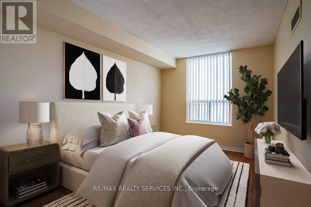 916 - 135 Hillcrest Avenue, Mississauga, ON - Indoor Photo Showing Bedroom