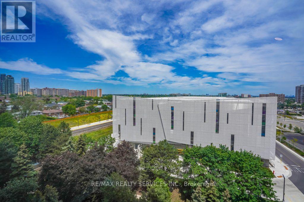 916 - 135 Hillcrest Avenue, Mississauga, ON - Outdoor With View