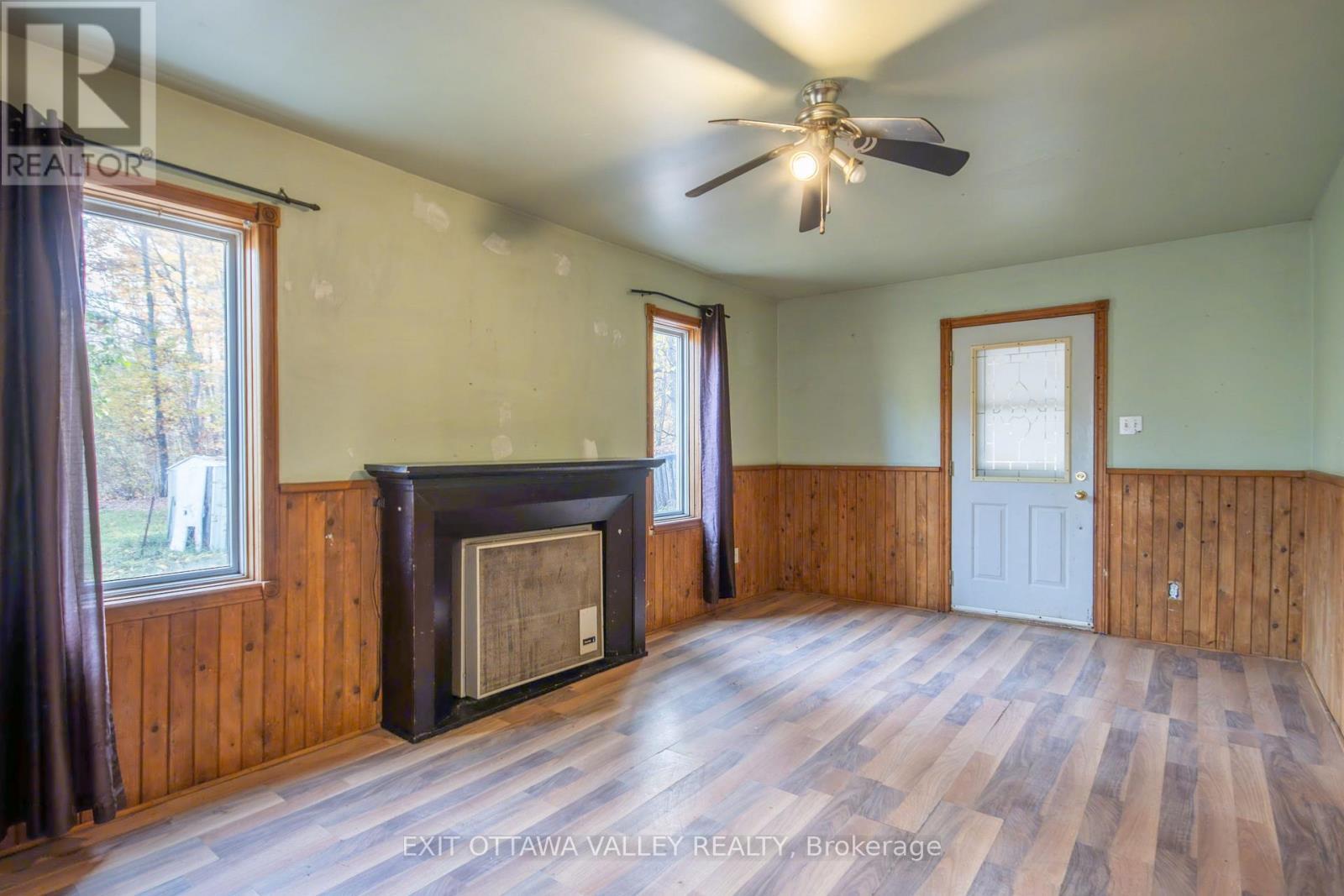 6 Grannys Lane, Killaloe, Hagarty And Richards, ON - Indoor Photo Showing Other Room With Fireplace