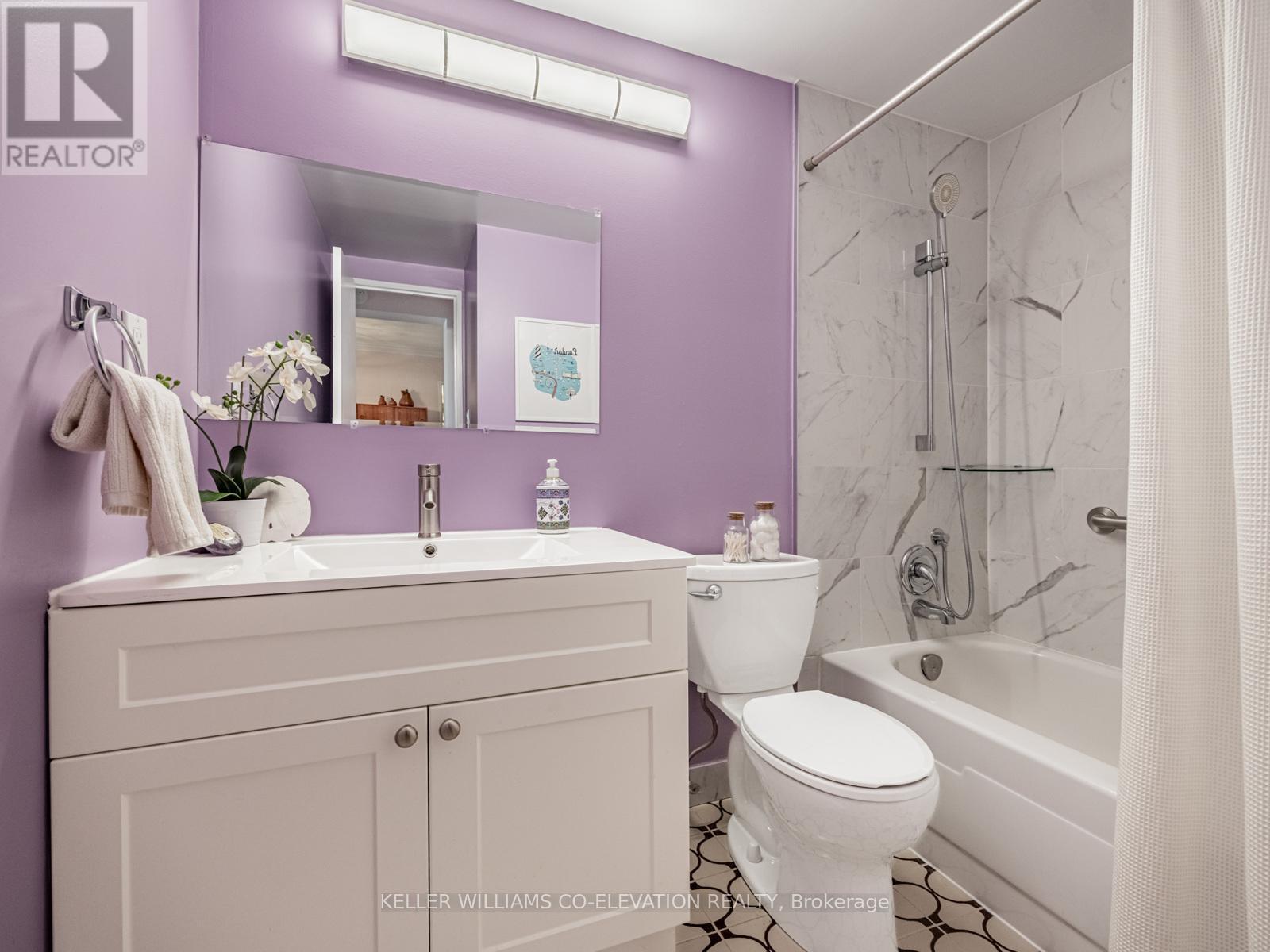 Renovated 4-Piece Washroom - 308 - 250 Scarlett Road, Toronto, ON - Indoor Photo Showing Bathroom