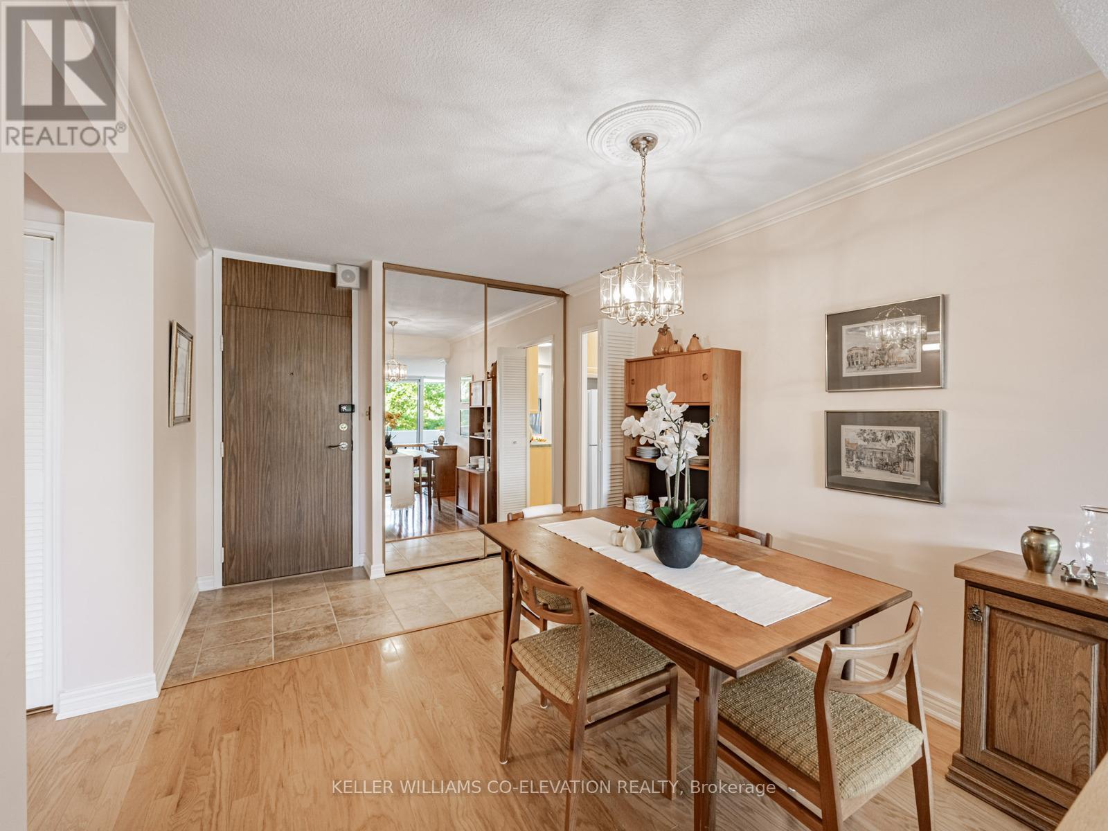 Elegant Crown Moulding - 308 - 250 Scarlett Road, Toronto, ON - Indoor