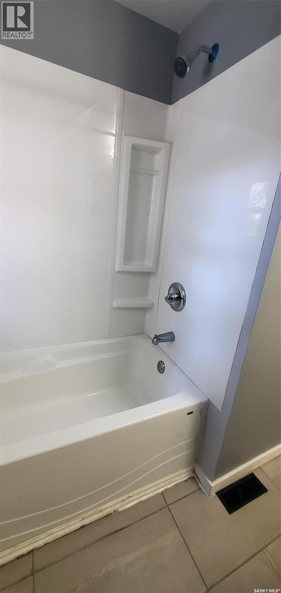 109 Cairo Street, Wolseley, SK - Indoor Photo Showing Bathroom