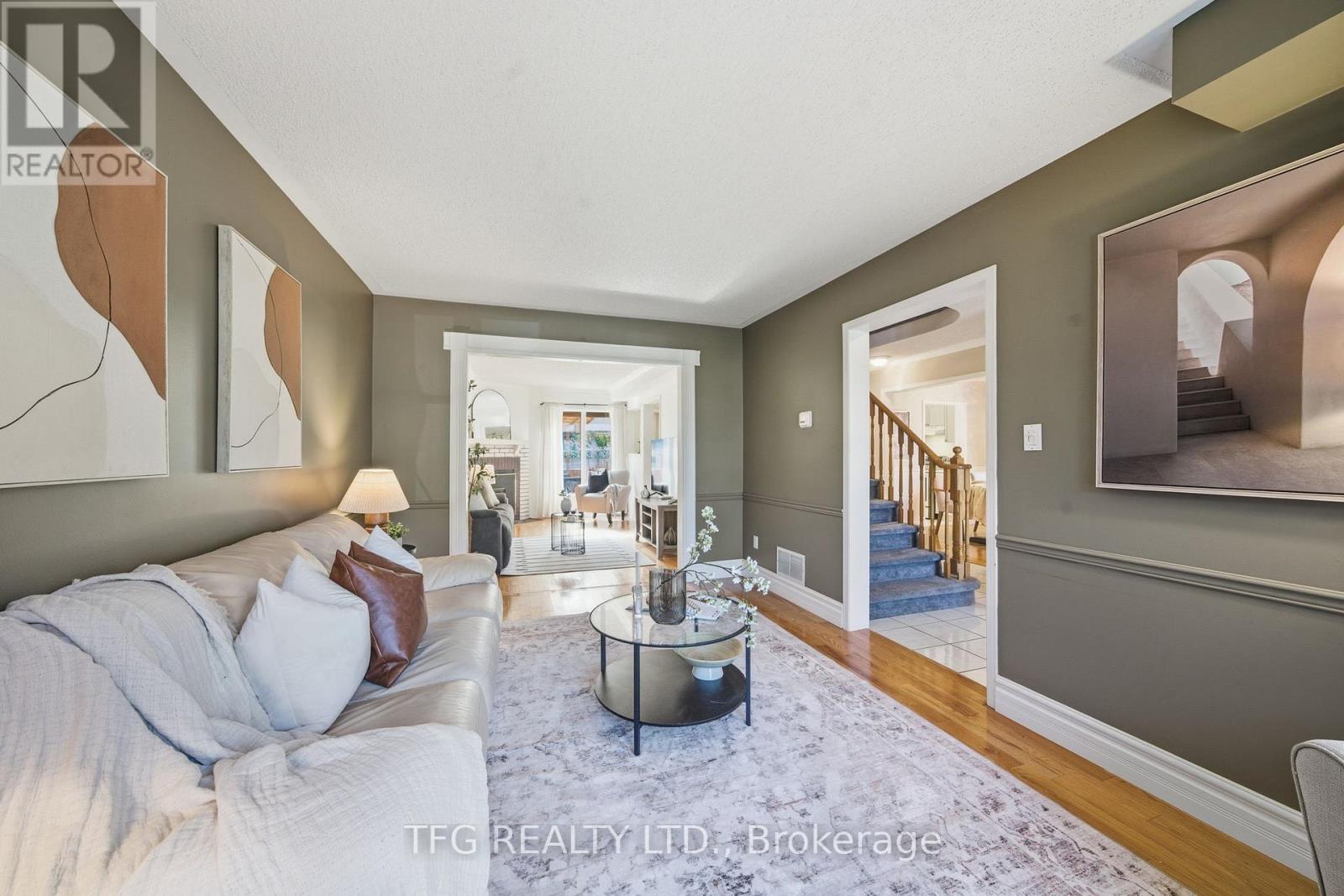 705 Carlisle Street, Cobourg, ON - Indoor Photo Showing Living Room