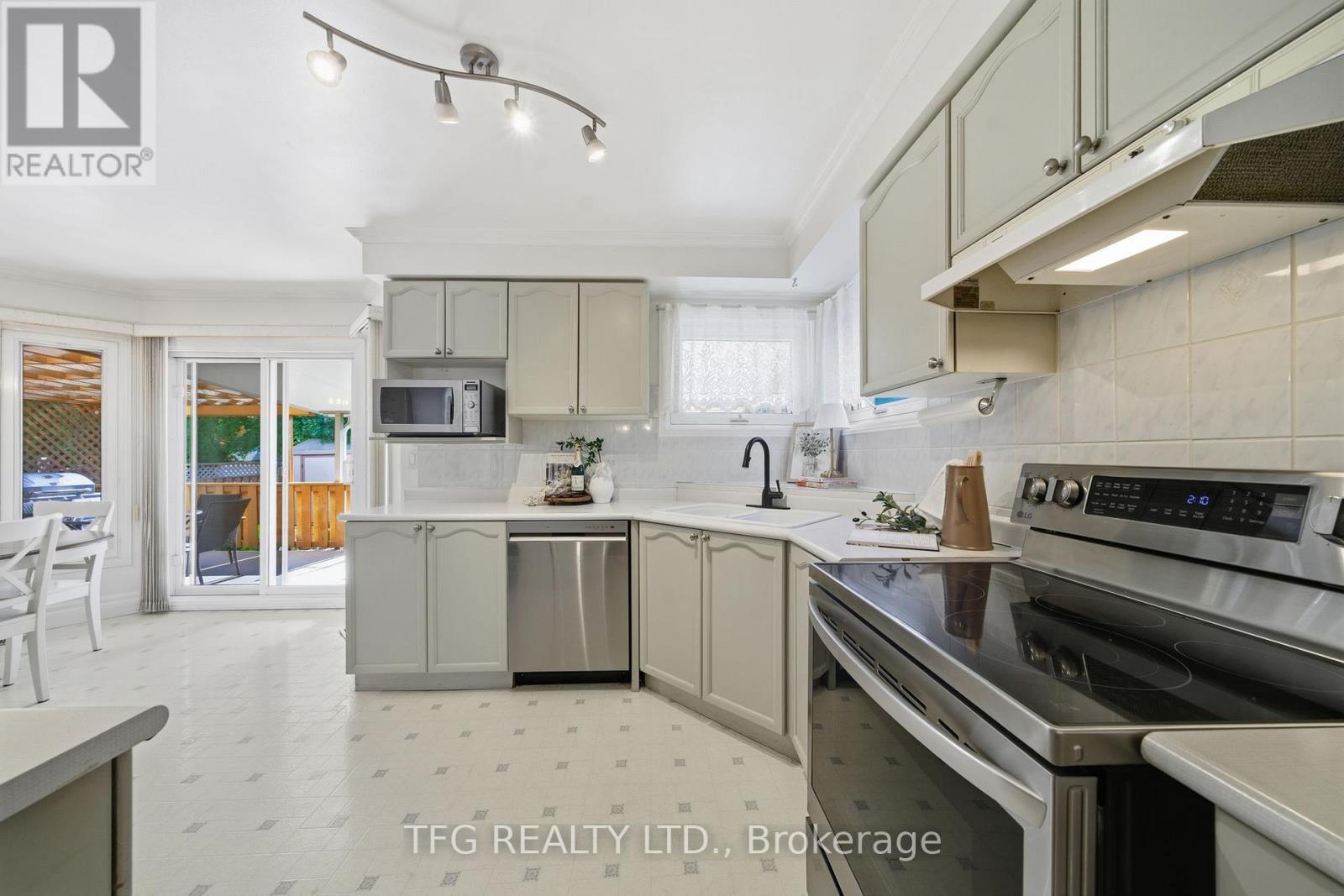 705 Carlisle Street, Cobourg, ON - Indoor Photo Showing Kitchen With Stainless Steel Kitchen