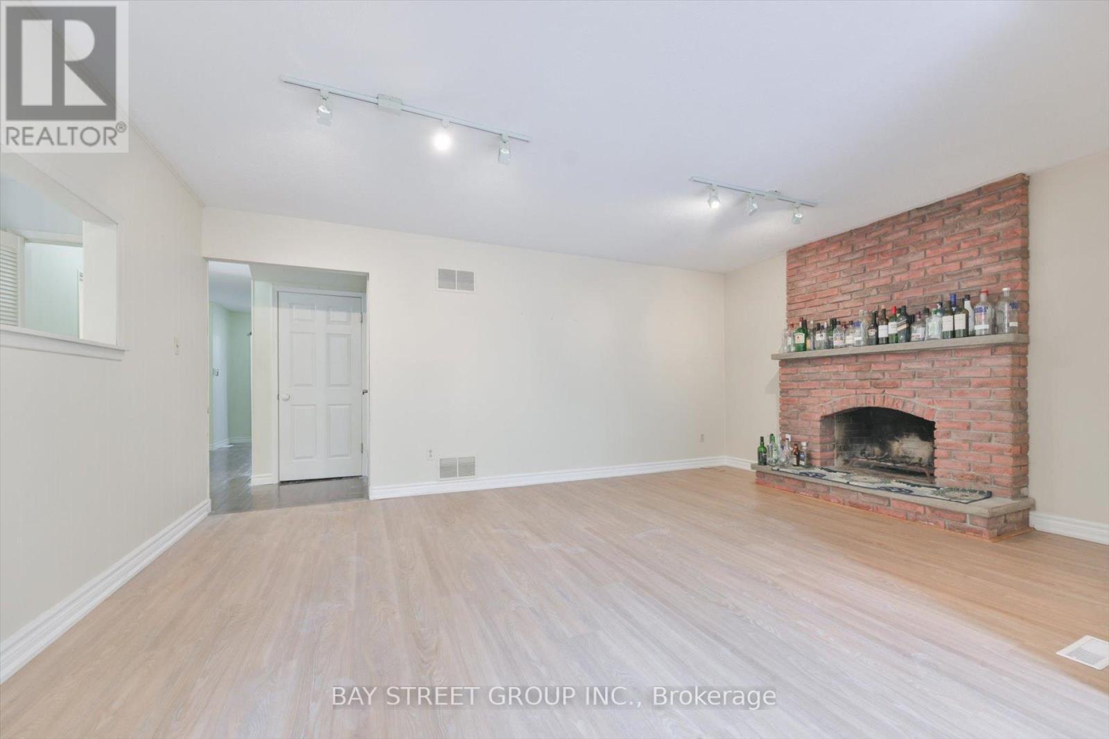 33 Kilchurn Castle Drive, Toronto, ON - Indoor With Fireplace