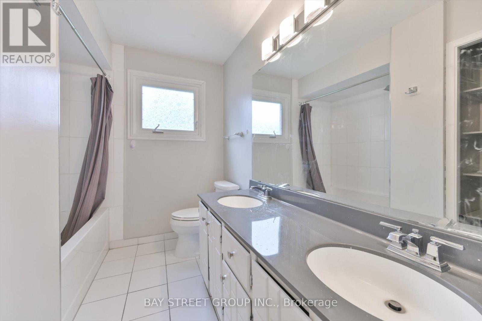 33 Kilchurn Castle Drive, Toronto, ON - Indoor Photo Showing Bathroom