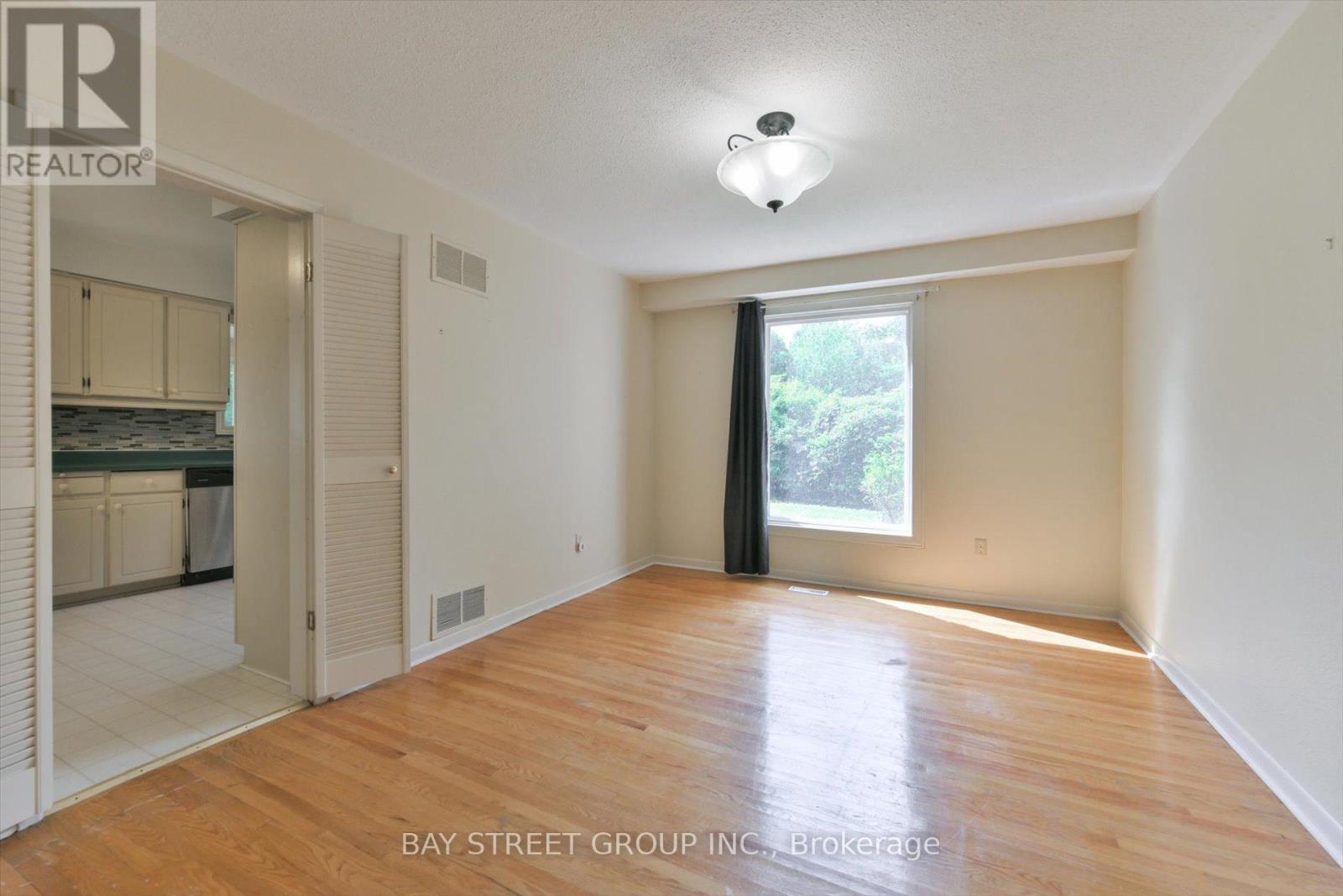33 Kilchurn Castle Drive, Toronto, ON - Indoor Photo Showing Other Room