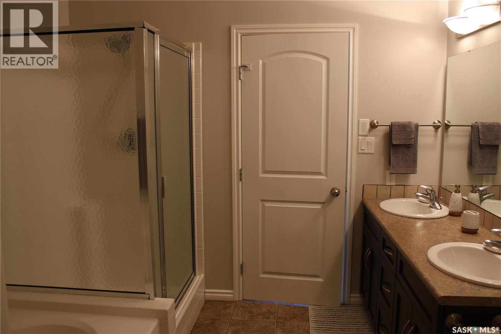 108 Erickson Street, Midale, SK - Indoor Photo Showing Bathroom