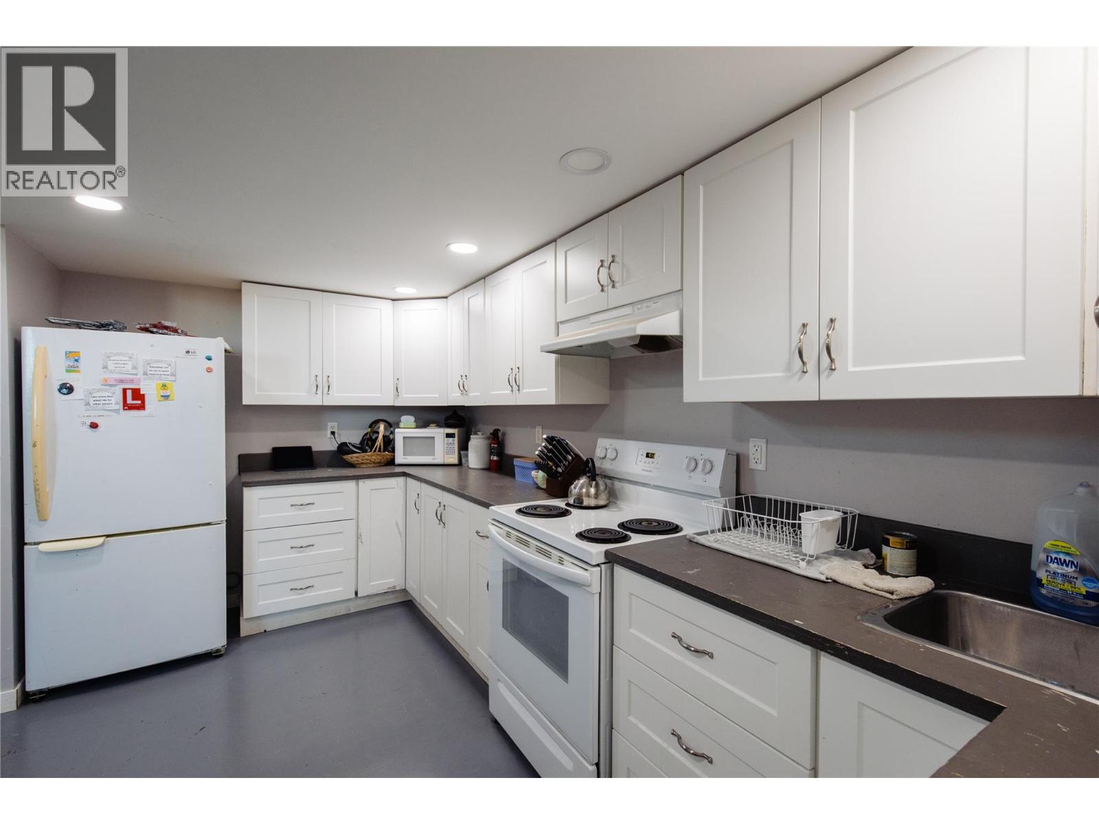 776 Dominion Street, Kamloops, BC - Indoor Photo Showing Kitchen